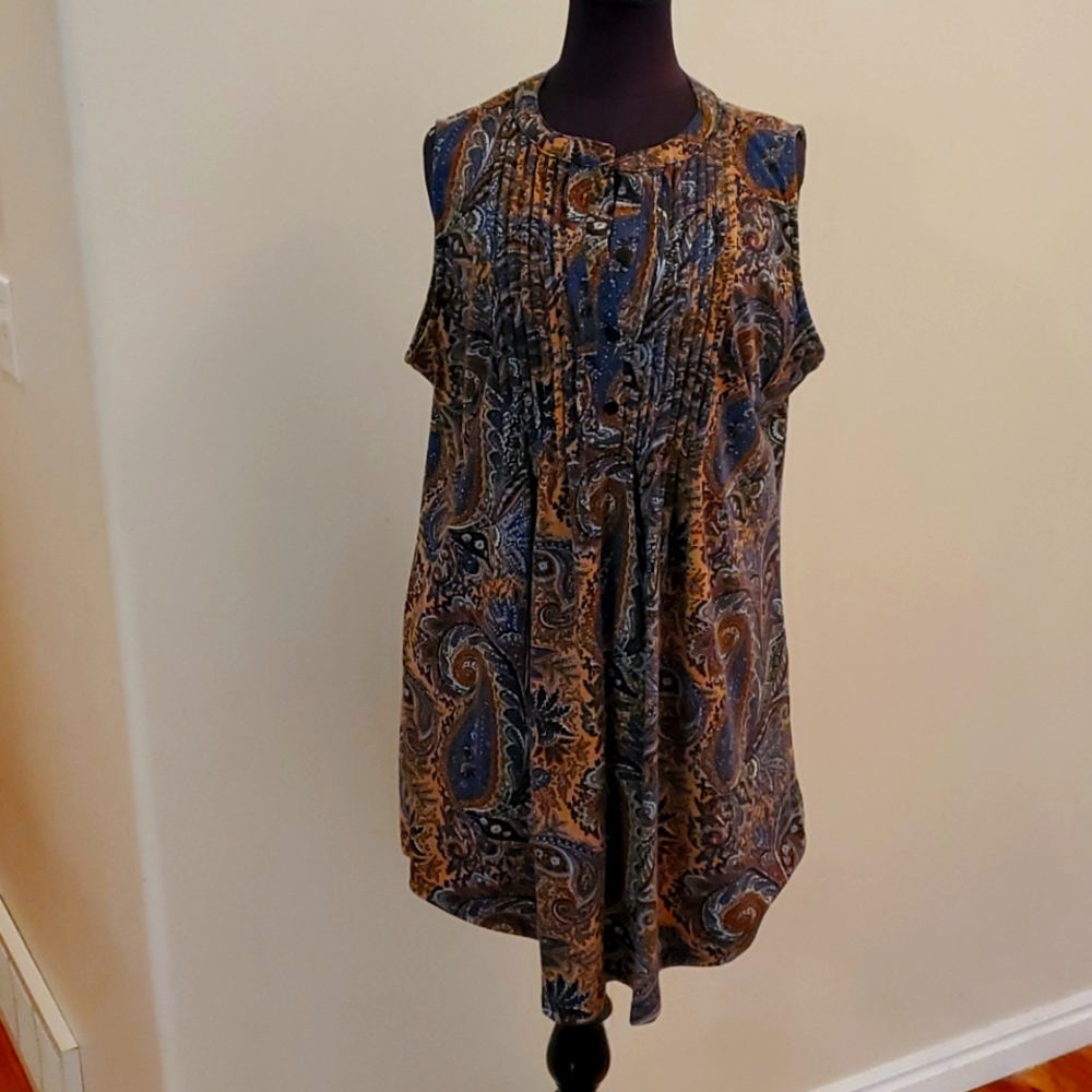 NWOT paisley top sz M